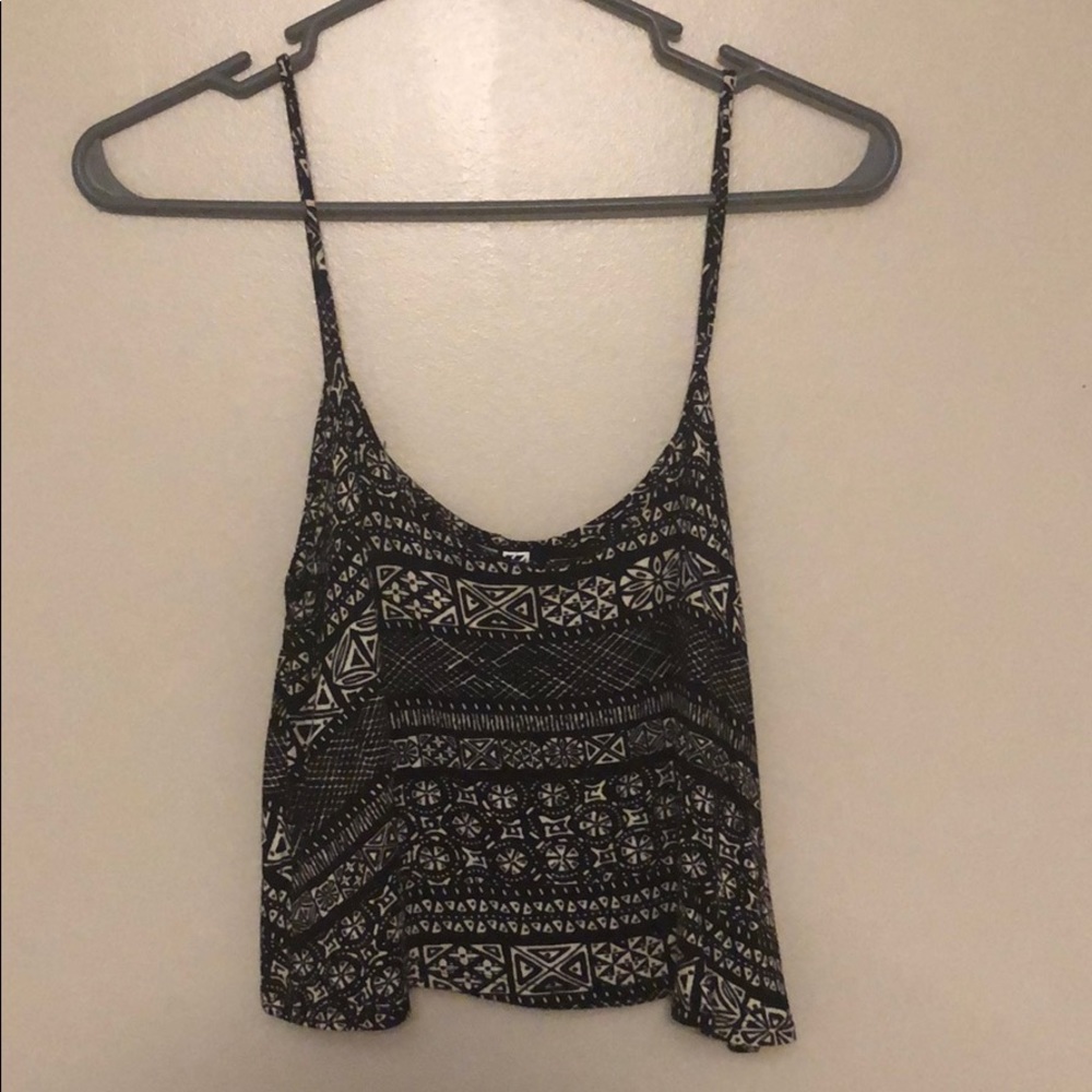 BLACK AND WHITE PRINT CROP TOP